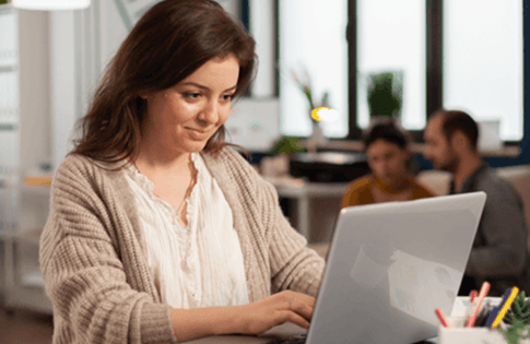 Woman working on a laptop during an AI consulting session at eS.